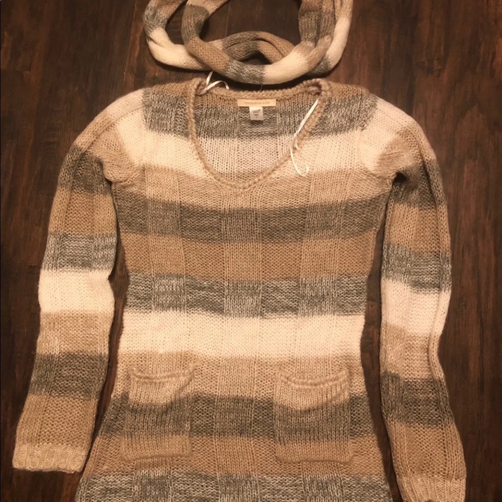 Sweater with scarf